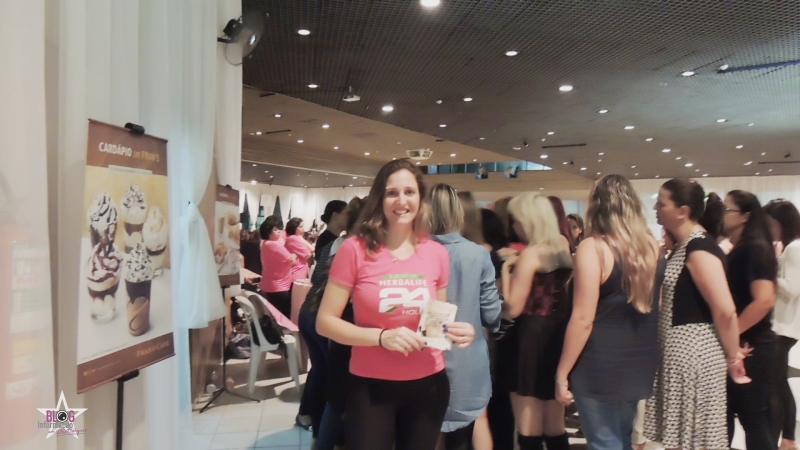 Vivian estava expondo herbalife