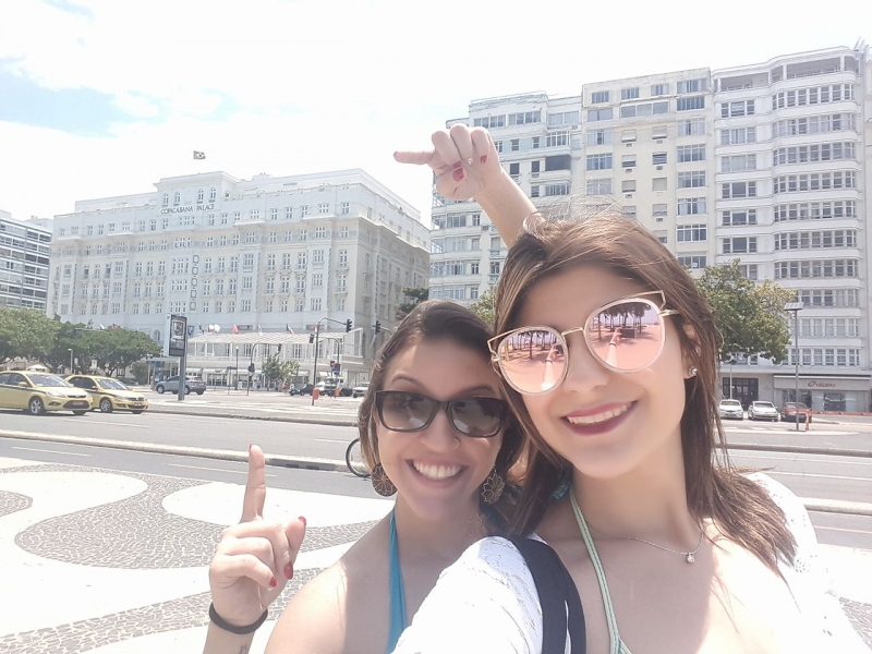 Nós em frente ao Copacabana Palace