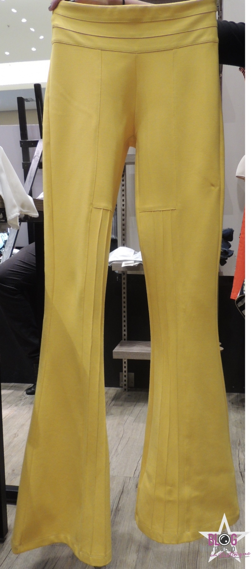 Calça flare amarela 