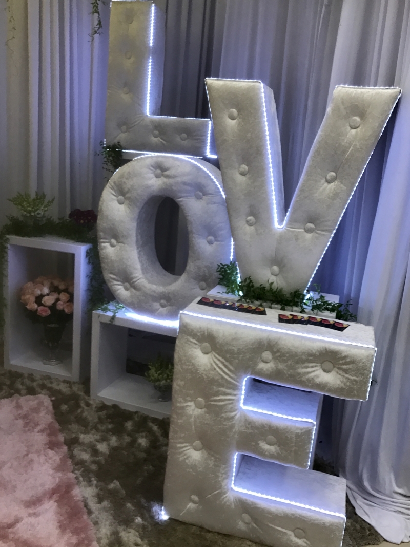 Lindo Love no estande da Flox Floricultura em conjunto com o Camafeu Alta Confeitaria