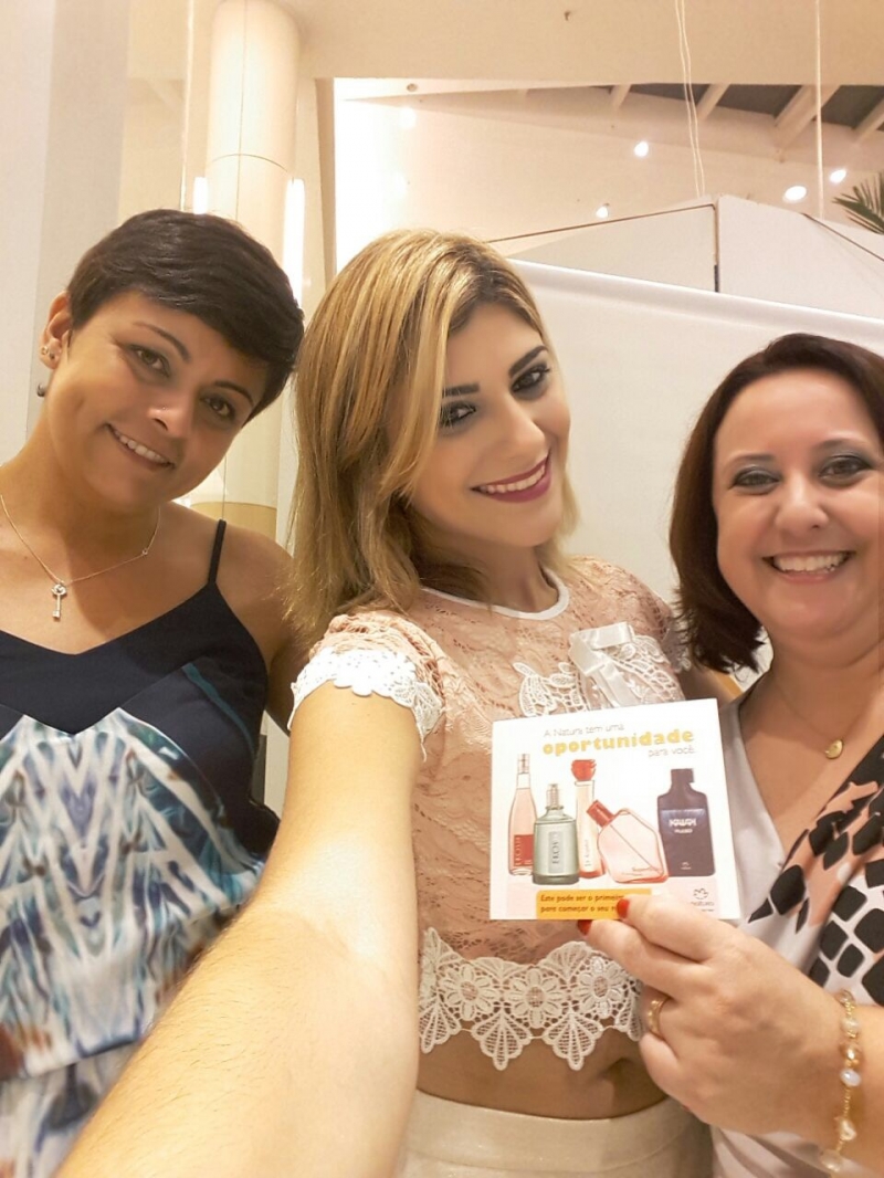 Susi, eu e Cíntia que estavam com o estande da Natura na Loja 