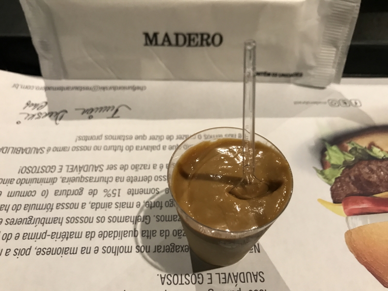 Mousse de maracujá com doce de leite