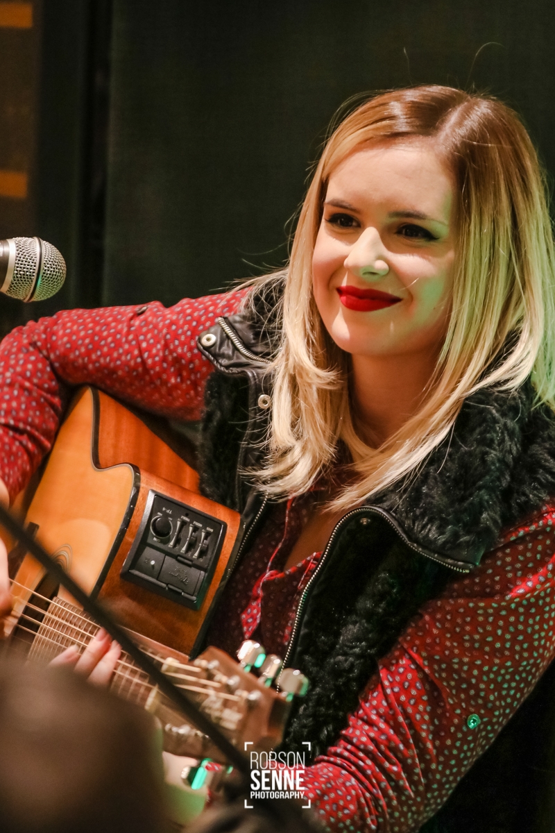 Carina Mennitto durante o jantar de confraternização