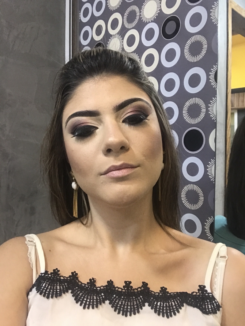 Make pronta feita no Florença Centro de Beleza 